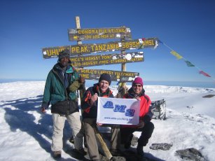 AMS Crew auf Kilimanjaro