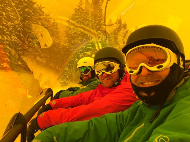 Skifahrer Selfie beim Hochfahren